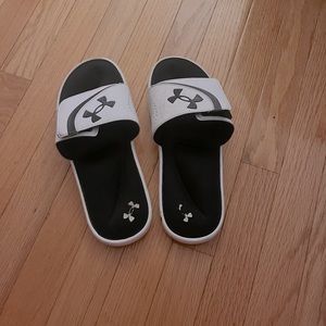 Cushioned Under Armour slides. Size 9.